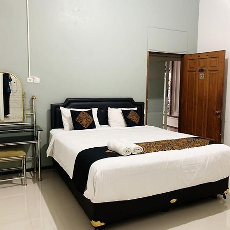 מלון סוראבאיה Tjahaja Baroe Syariah Mitra Reddoorz At Dukuh Kupang מראה חיצוני תמונה