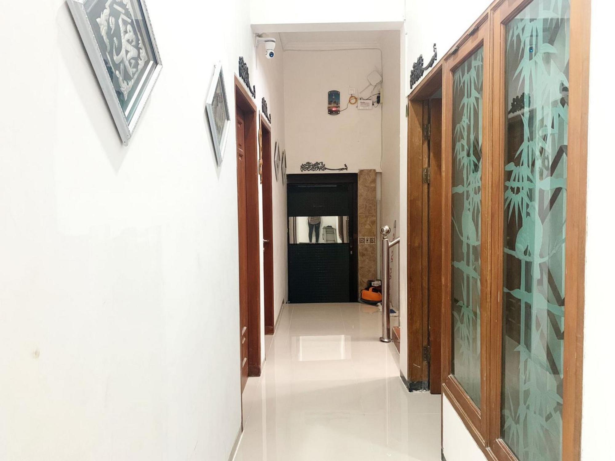 מלון סוראבאיה Tjahaja Baroe Syariah Mitra Reddoorz At Dukuh Kupang מראה חיצוני תמונה