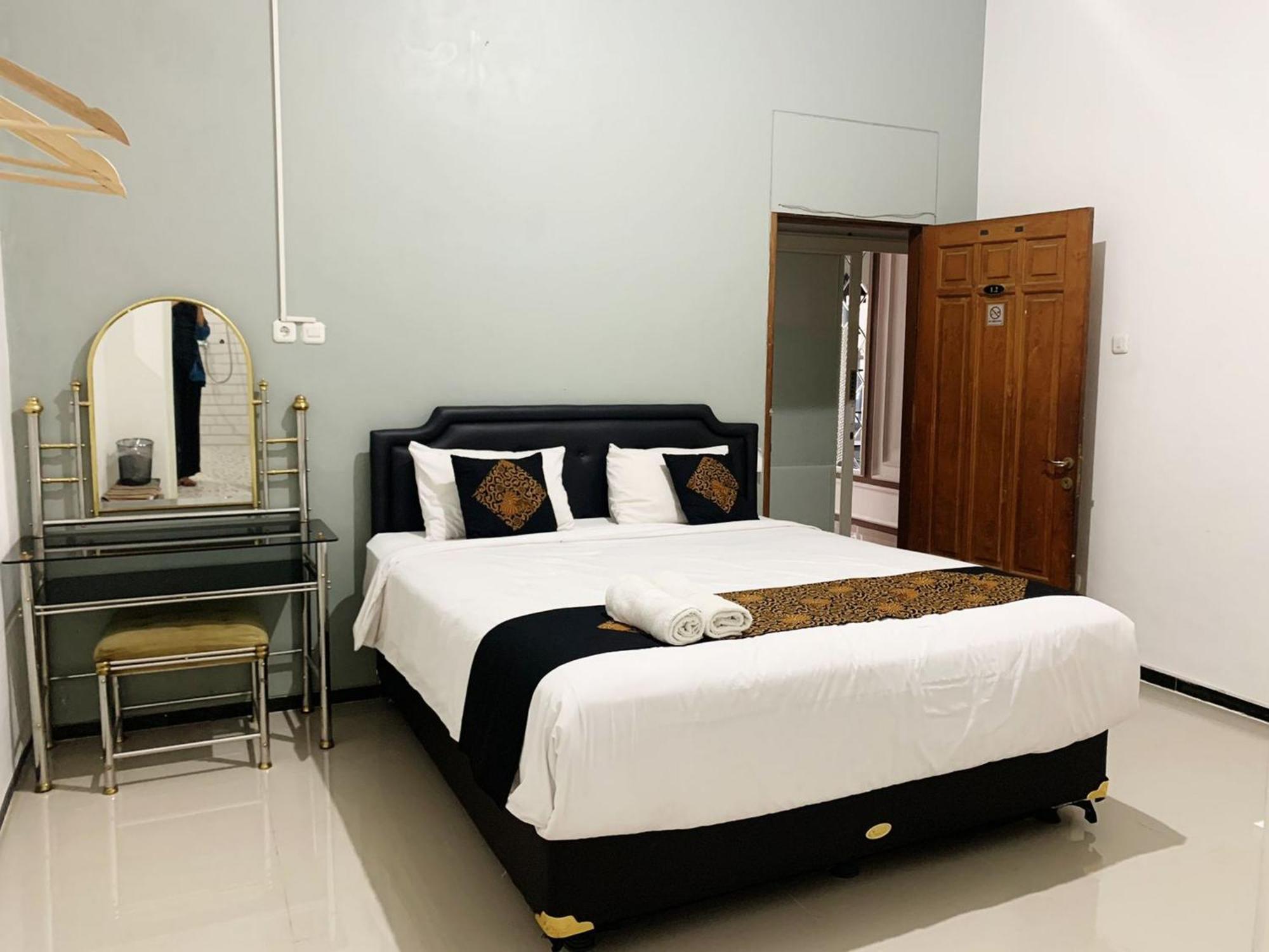 מלון סוראבאיה Tjahaja Baroe Syariah Mitra Reddoorz At Dukuh Kupang מראה חיצוני תמונה