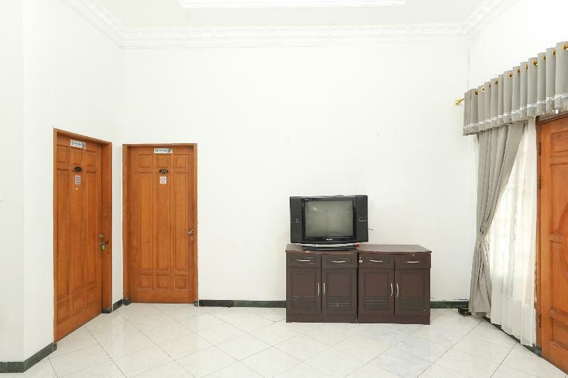מלון סוראבאיה Tjahaja Baroe Syariah Mitra Reddoorz At Dukuh Kupang מראה חיצוני תמונה